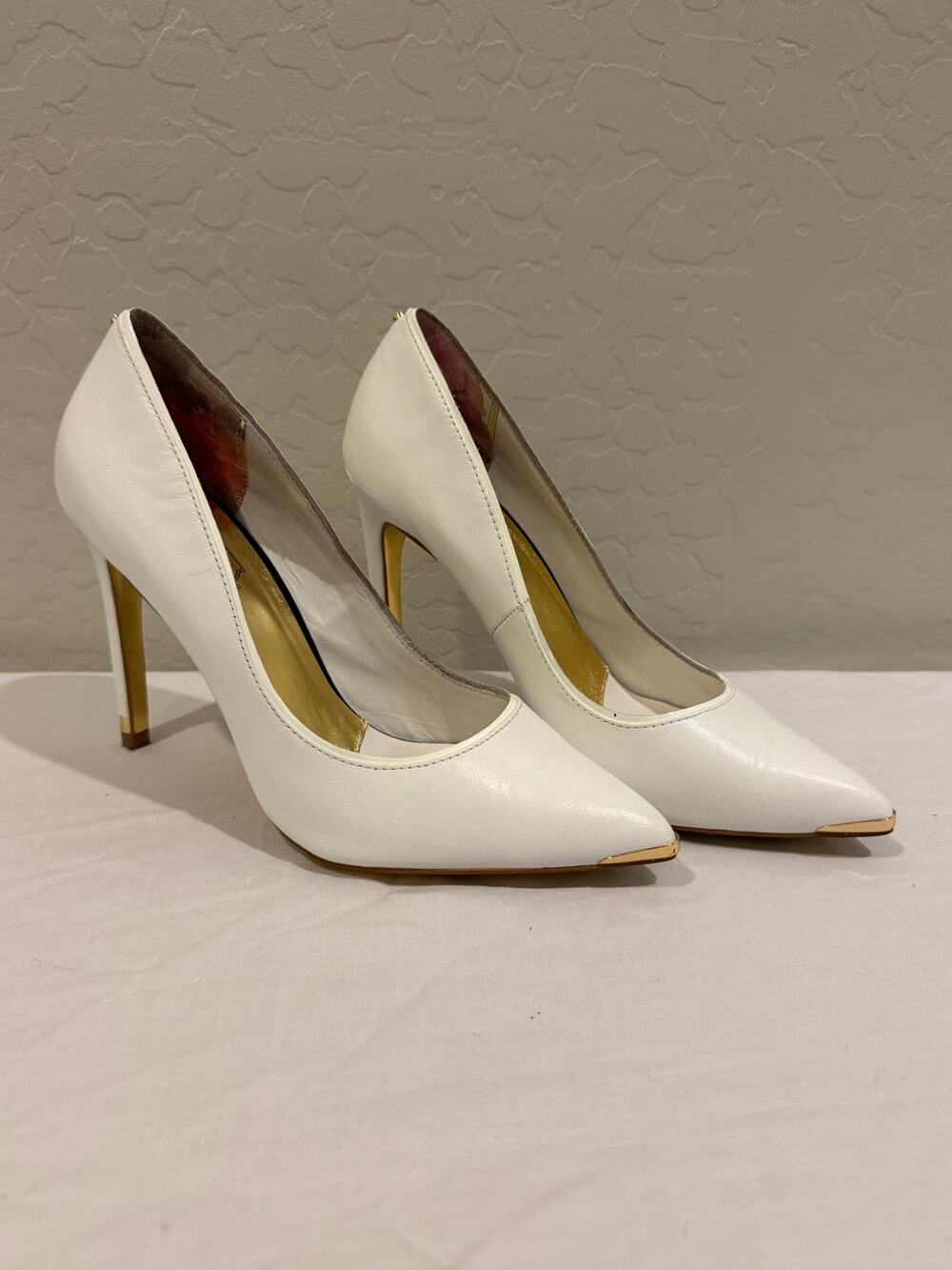 Ted Baker London White Leather Pointed Toe Gold Stiletto Pumps Size 38